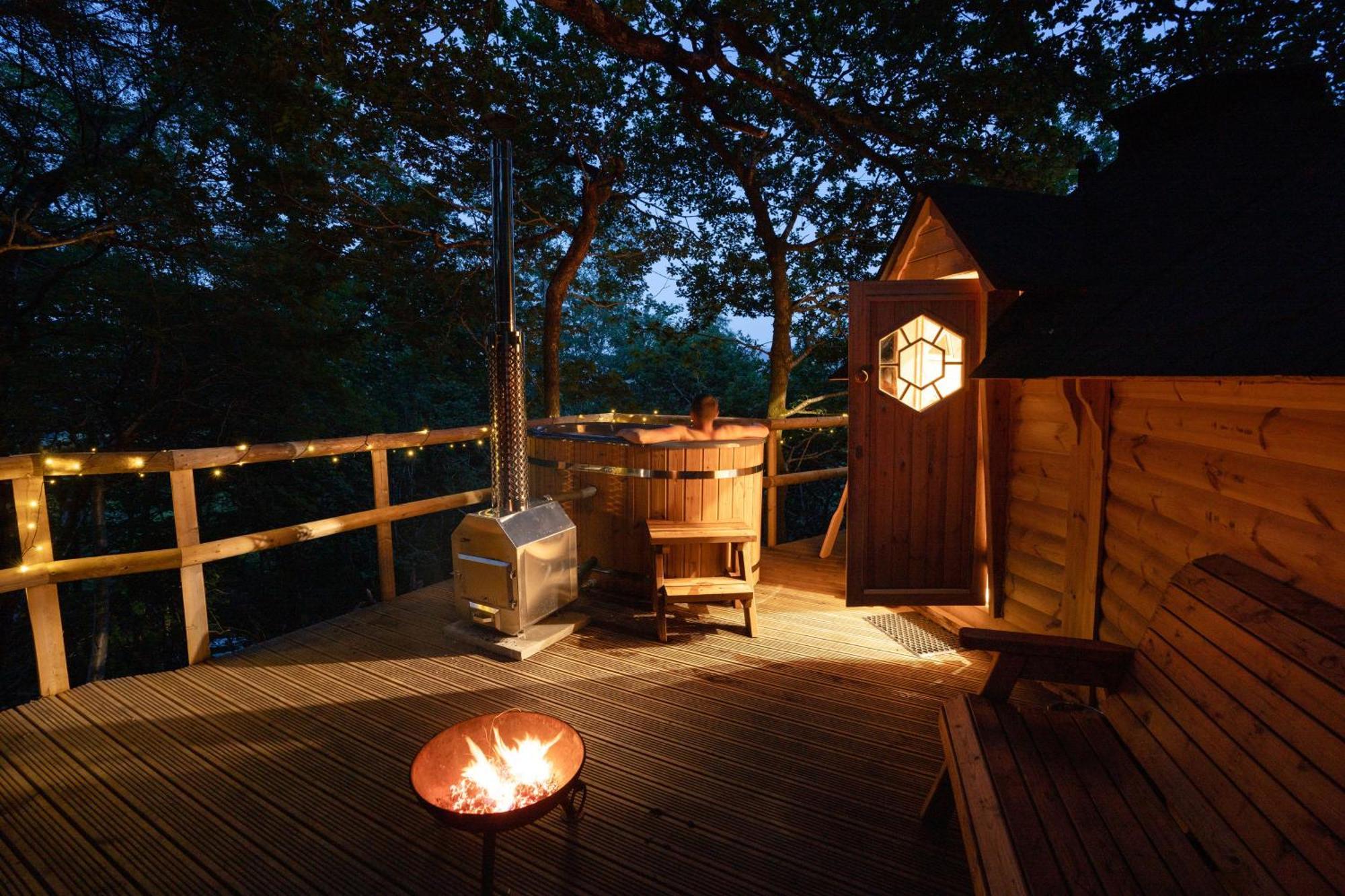 Chestnut Tree House With Hot Tub & Sauna Barmouth Exteriör bild