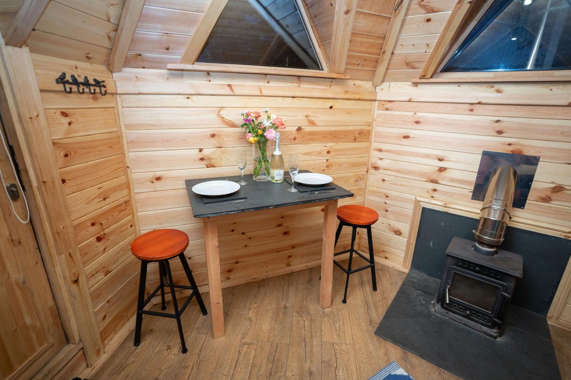 Chestnut Tree House With Hot Tub & Sauna Barmouth Exteriör bild
