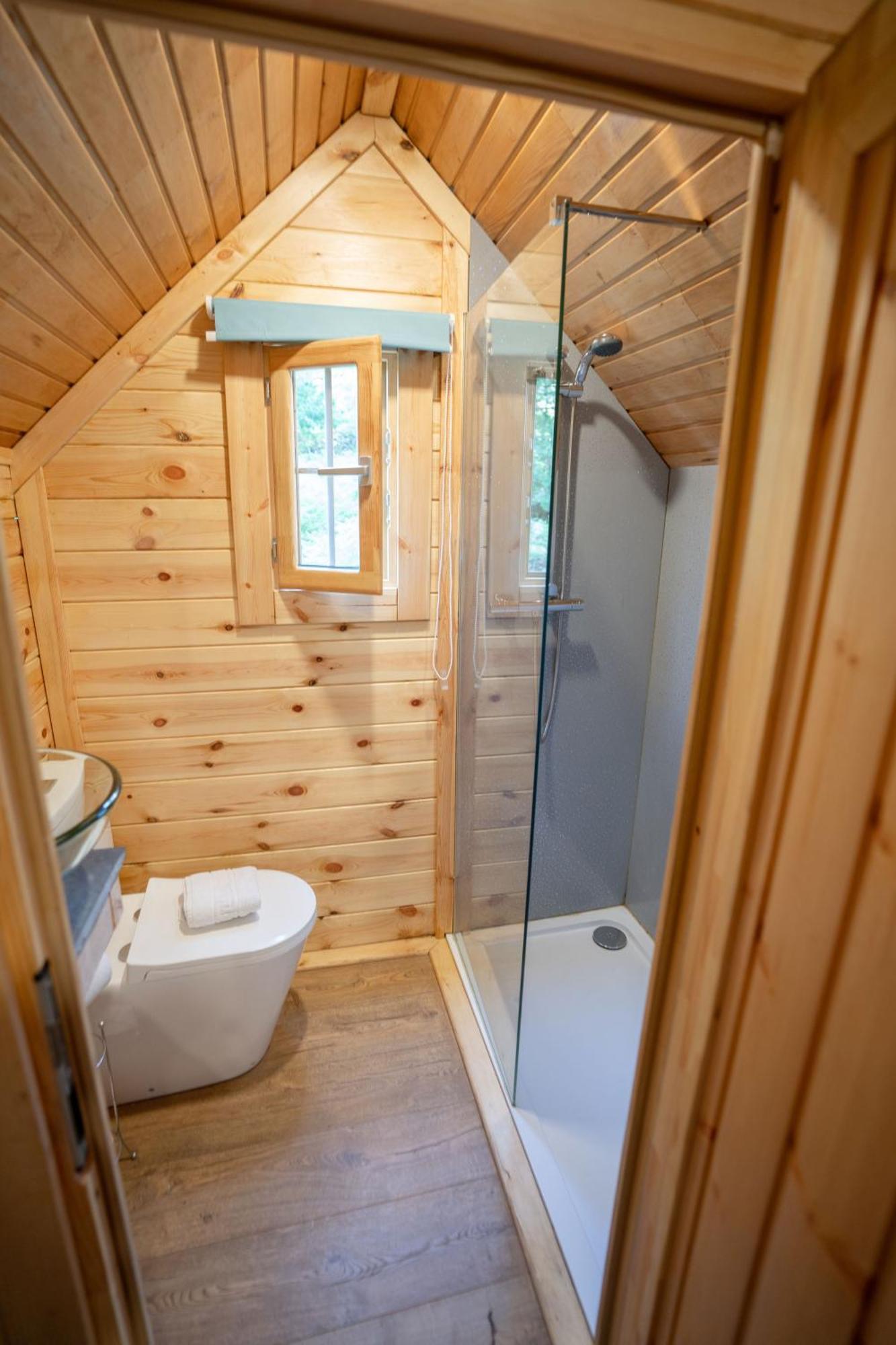 Chestnut Tree House With Hot Tub & Sauna Barmouth Exteriör bild