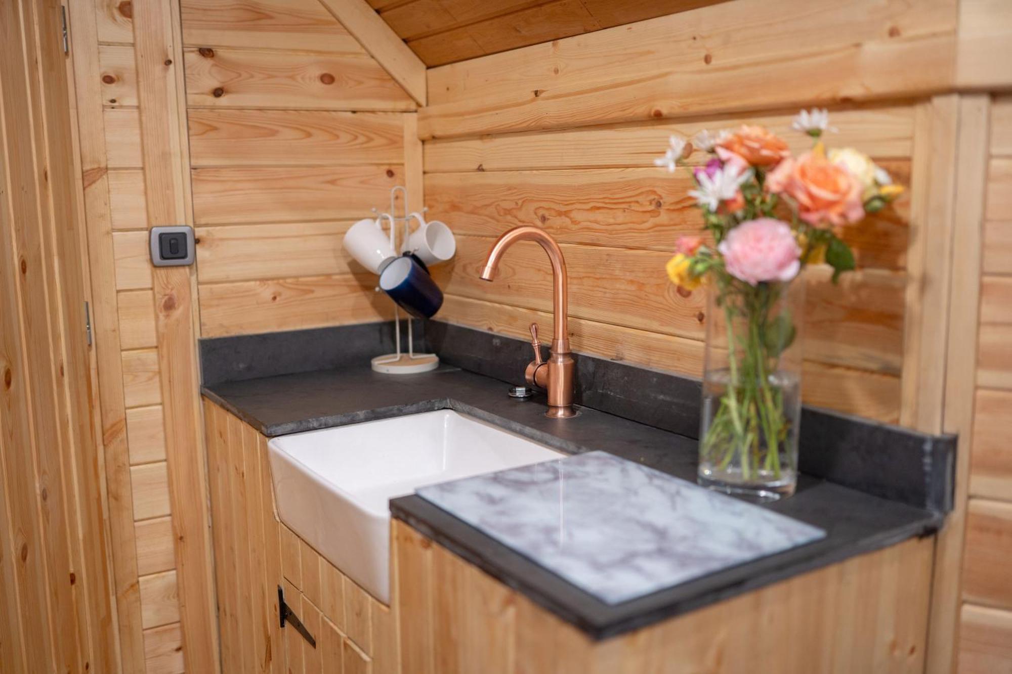 Chestnut Tree House With Hot Tub & Sauna Barmouth Exteriör bild